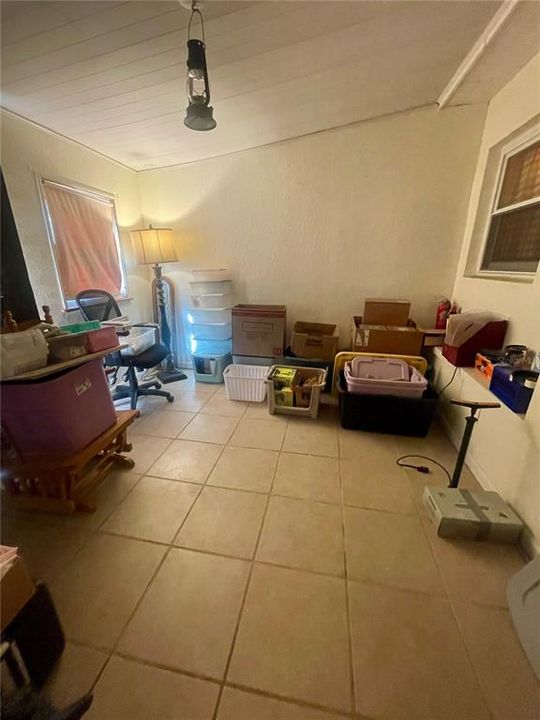 合同活跃: $225,000 (2 贝兹, 2 浴室, 874 平方英尺)