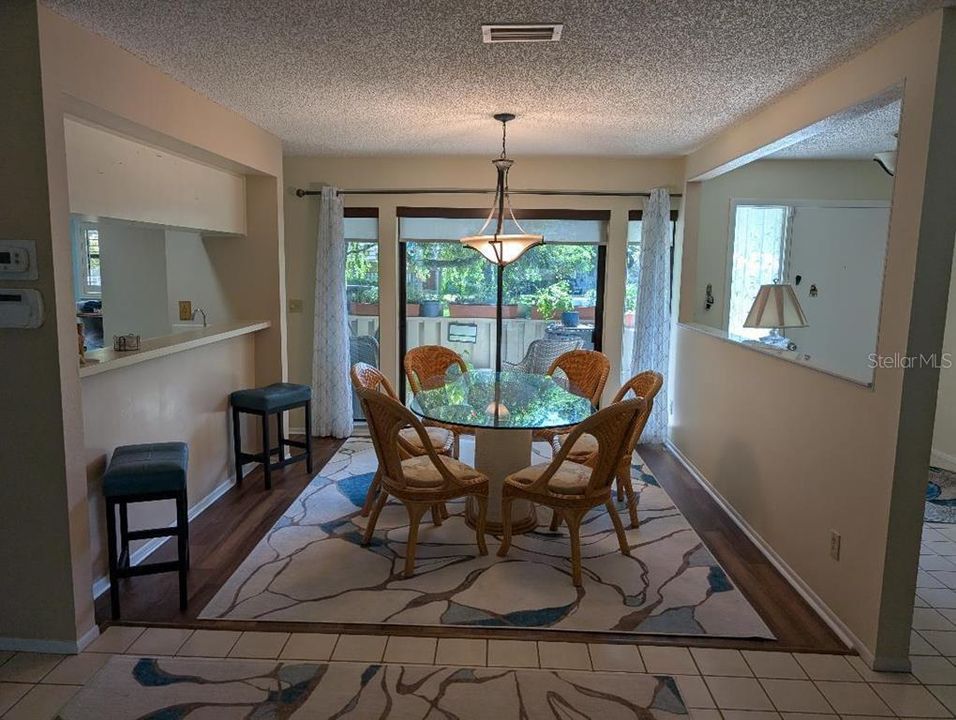 En Venta: $289,900 (2 camas, 2 baños, 1250 Pies cuadrados)