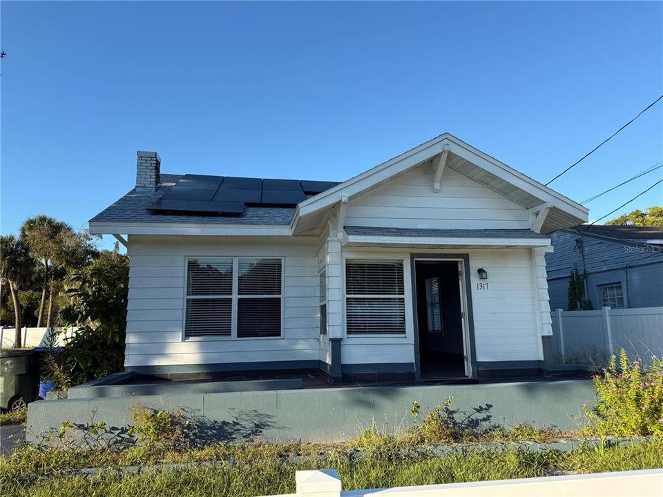 For Sale: $315,000 (2 beds, 2 baths, 825 Square Feet)