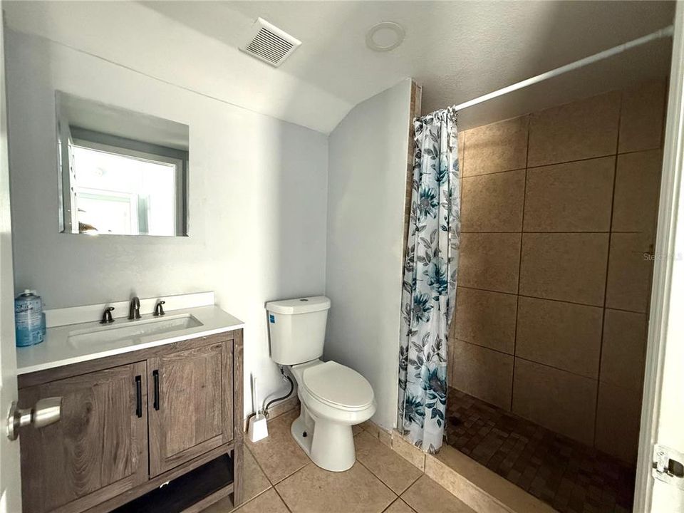 For Sale: $315,000 (2 beds, 2 baths, 825 Square Feet)