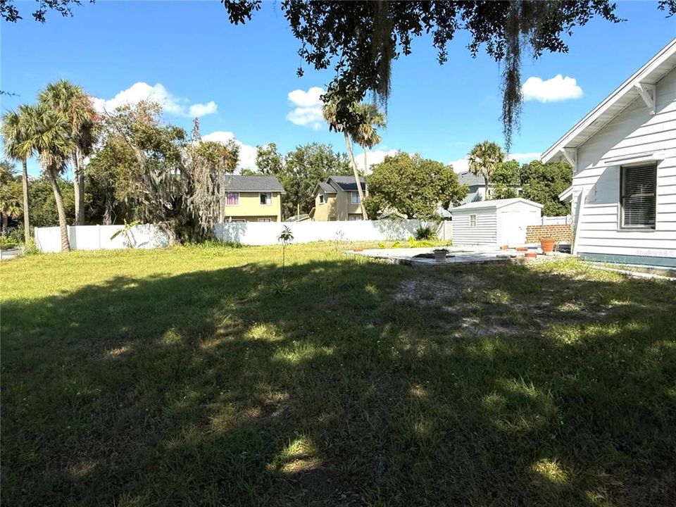 For Sale: $315,000 (2 beds, 2 baths, 825 Square Feet)