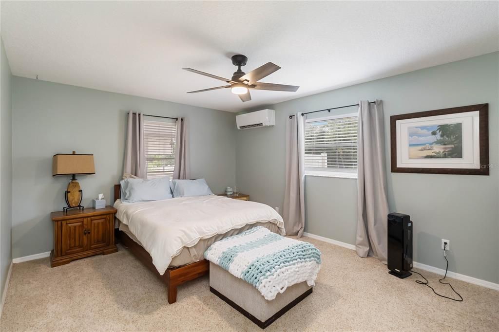 合同活跃: $320,000 (3 贝兹, 2 浴室, 1412 平方英尺)