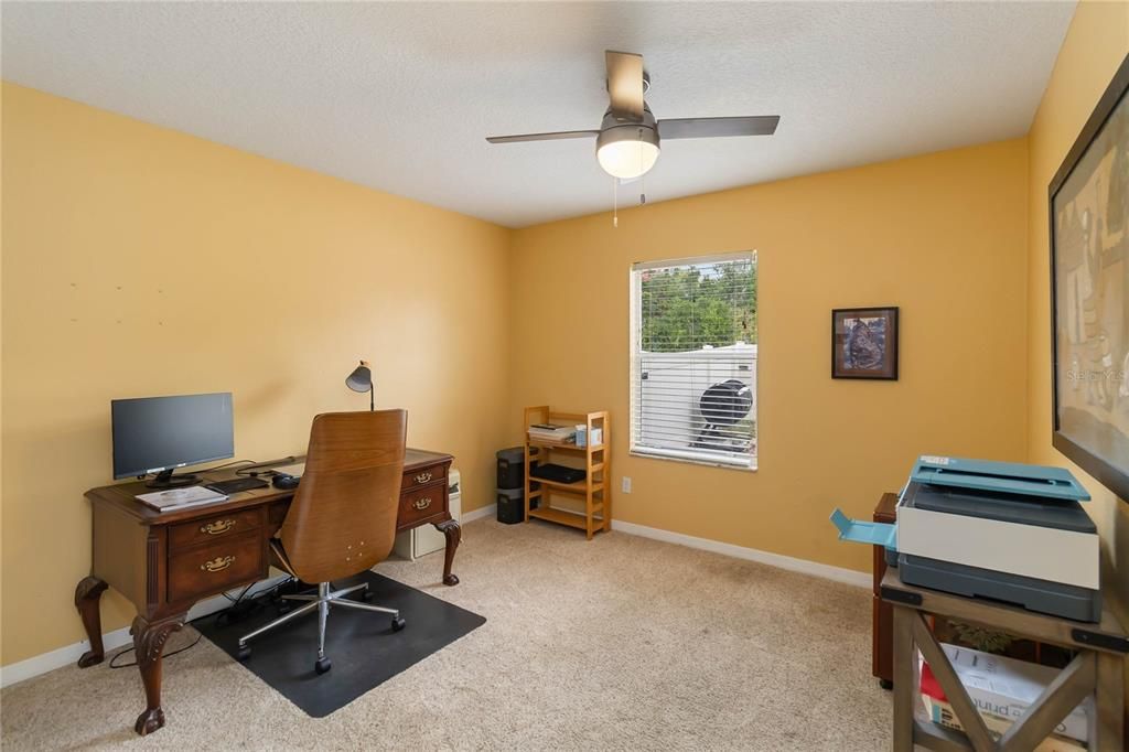 合同活跃: $320,000 (3 贝兹, 2 浴室, 1412 平方英尺)