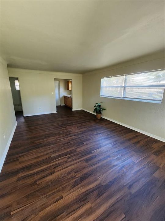 For Rent: $1,700 (2 beds, 1 baths, 850 Square Feet)