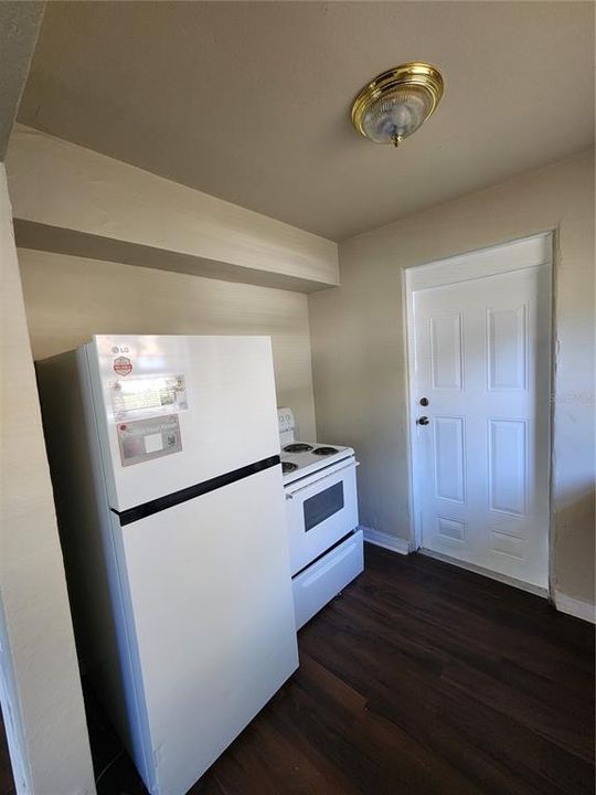 For Rent: $1,700 (2 beds, 1 baths, 850 Square Feet)