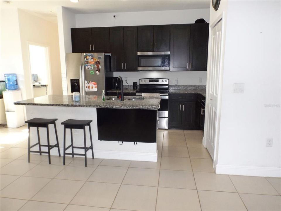 En Venta: $315,000 (4 camas, 2 baños, 1831 Pies cuadrados)