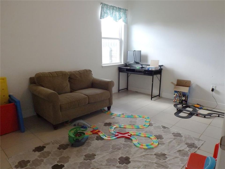 En Venta: $315,000 (4 camas, 2 baños, 1831 Pies cuadrados)