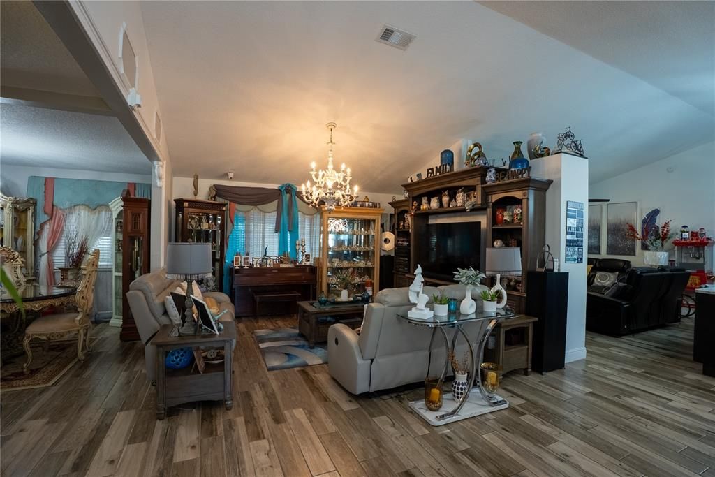 En Venta: $630,888 (4 camas, 2 baños, 2063 Pies cuadrados)