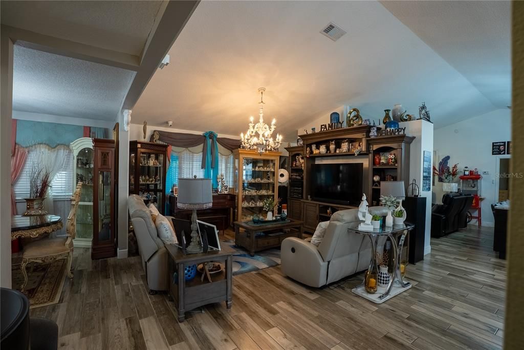 En Venta: $630,888 (4 camas, 2 baños, 2063 Pies cuadrados)