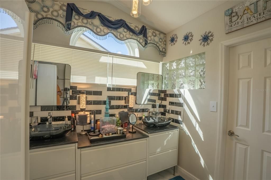 En Venta: $630,888 (4 camas, 2 baños, 2063 Pies cuadrados)