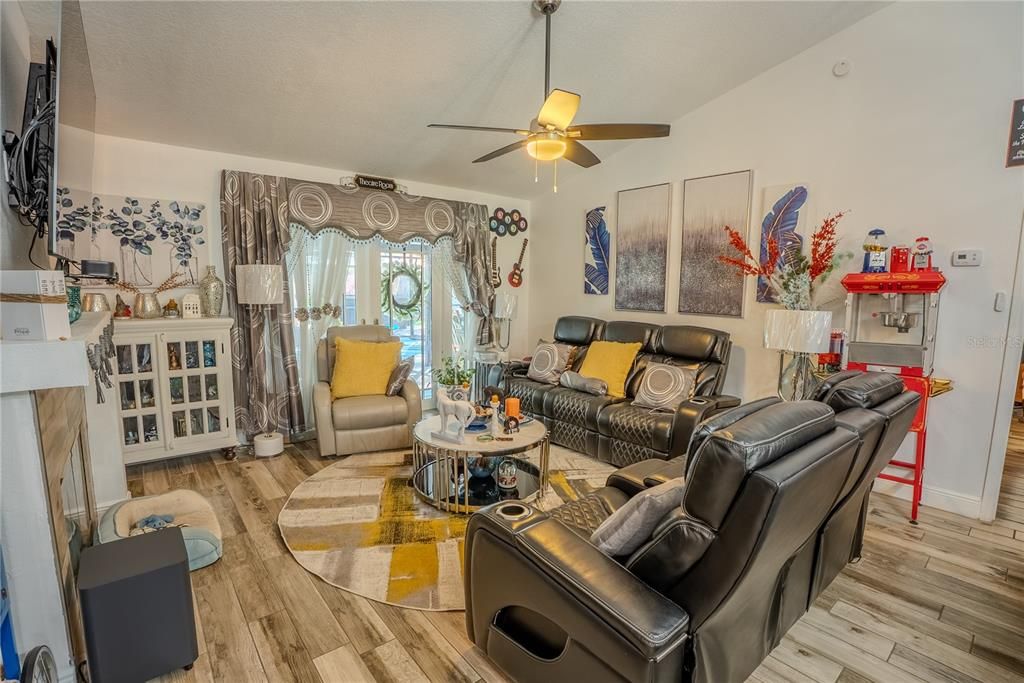 En Venta: $630,888 (4 camas, 2 baños, 2063 Pies cuadrados)