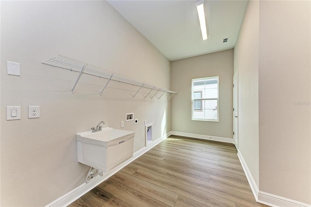 En Venta: $1,179,990 (5 camas, 4 baños, 4602 Pies cuadrados)