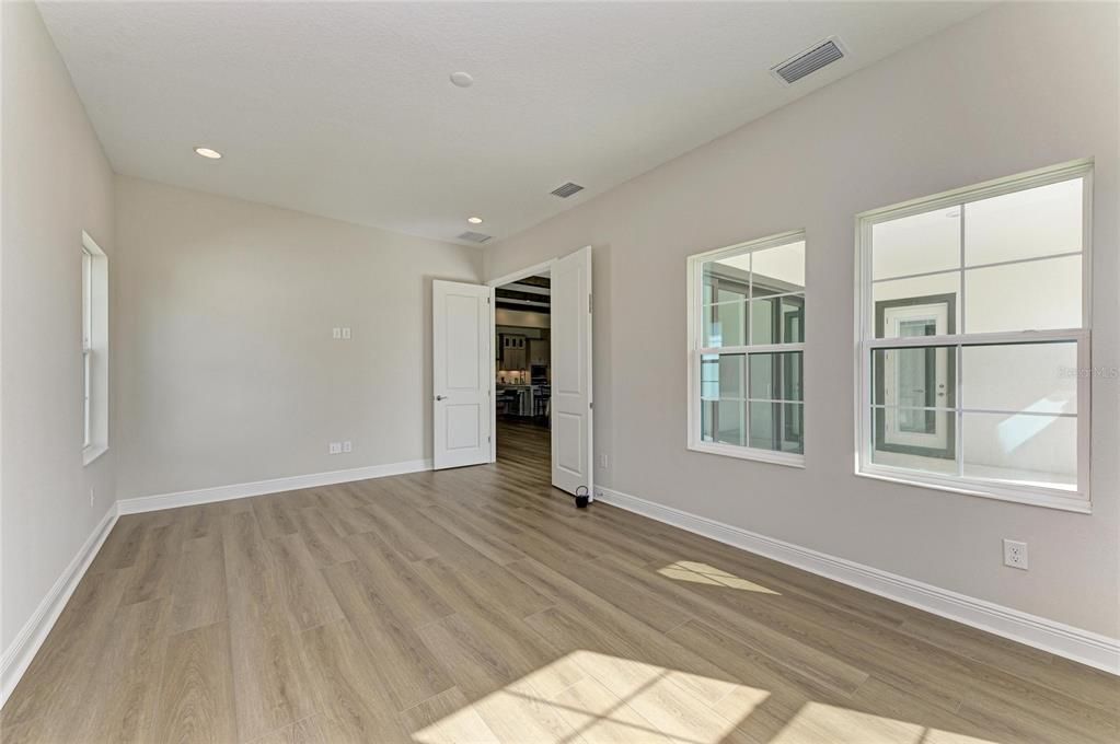 En Venta: $1,179,990 (5 camas, 4 baños, 4602 Pies cuadrados)