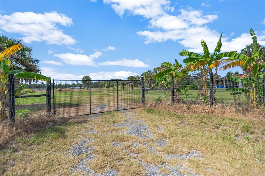 На продажу: $400,000 (5.00 acres)