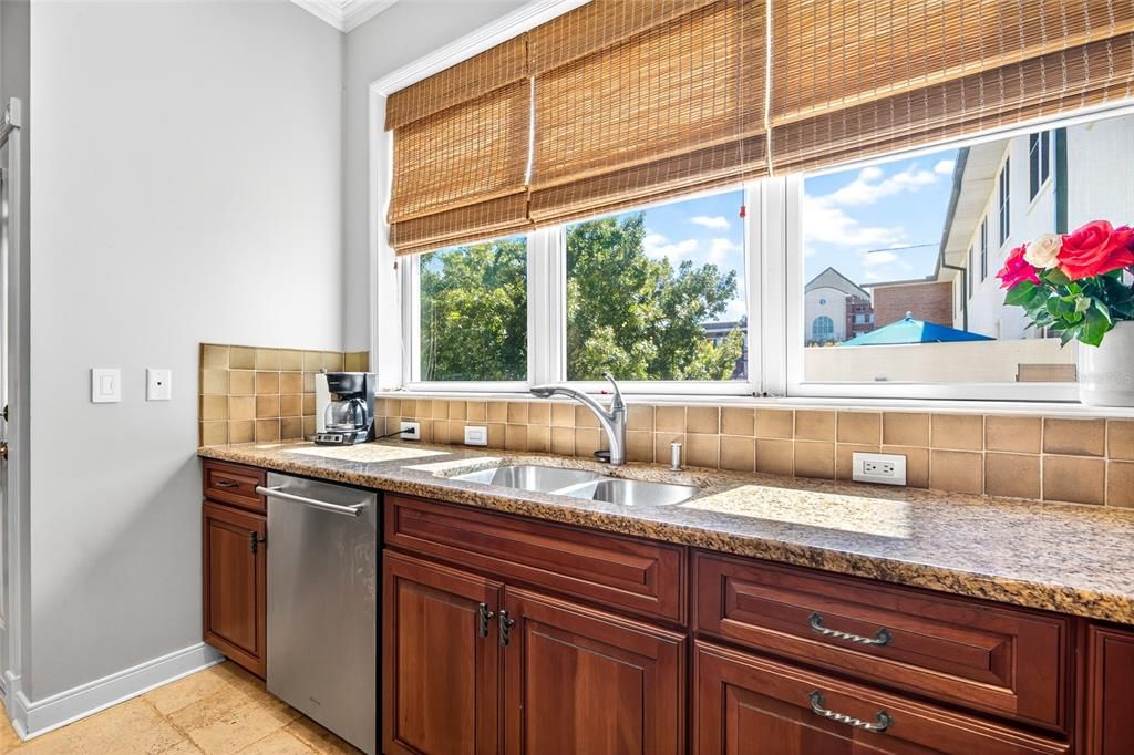 Active With Contract: $584,000 (3 beds, 2 baths, 2188 Square Feet)