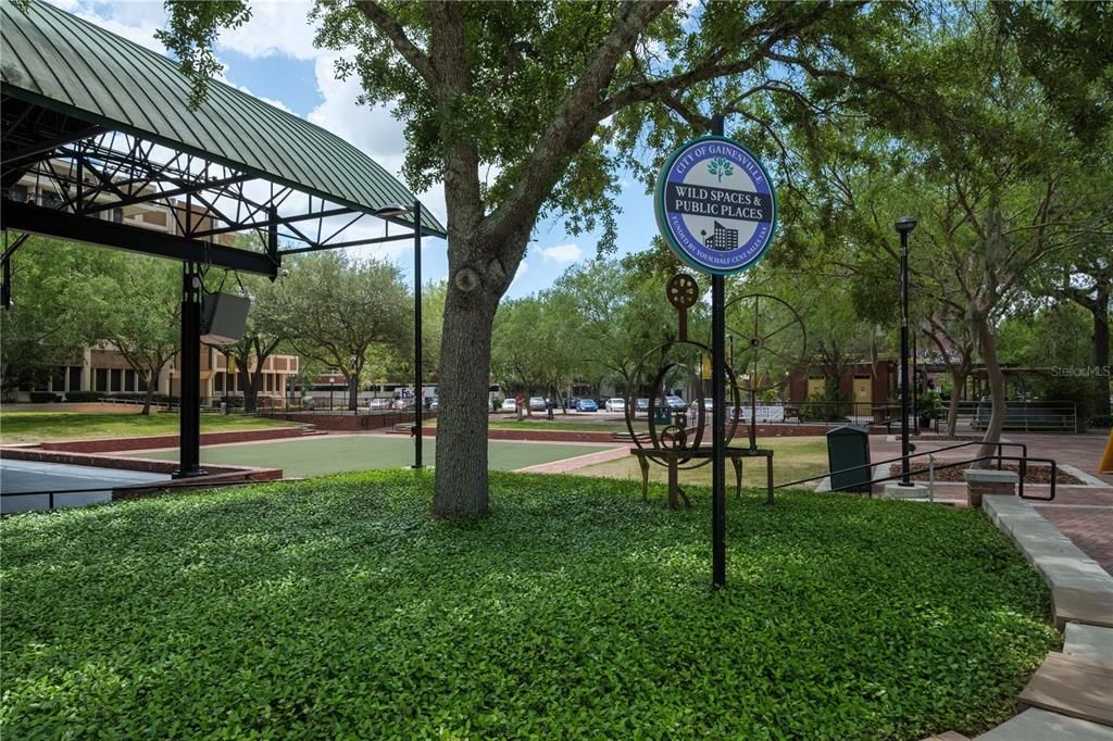 Active With Contract: $584,000 (3 beds, 2 baths, 2188 Square Feet)