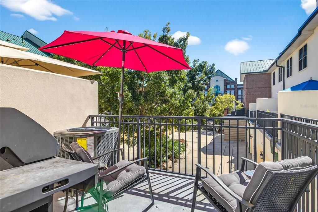 Active With Contract: $584,000 (3 beds, 2 baths, 2188 Square Feet)