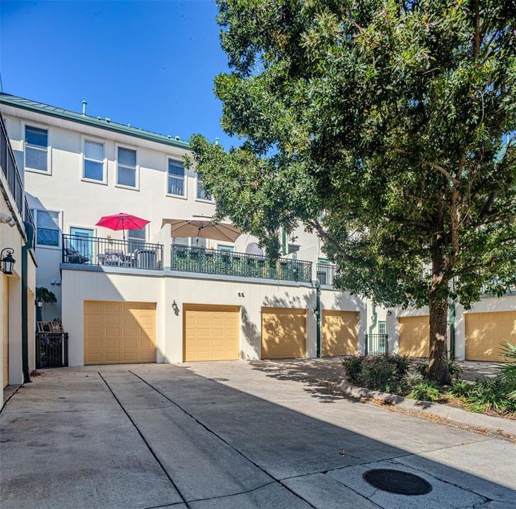 Active With Contract: $584,000 (3 beds, 2 baths, 2188 Square Feet)