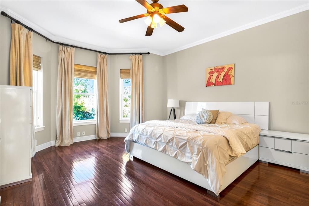 Active With Contract: $584,000 (3 beds, 2 baths, 2188 Square Feet)