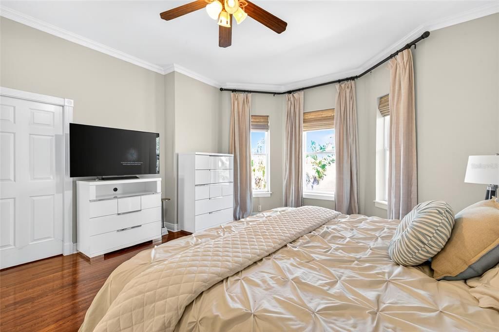 Active With Contract: $584,000 (3 beds, 2 baths, 2188 Square Feet)