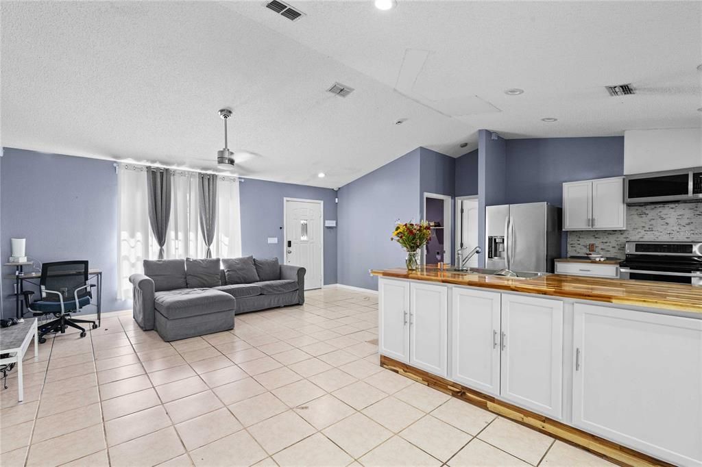 En Venta: $278,000 (3 camas, 2 baños, 1378 Pies cuadrados)