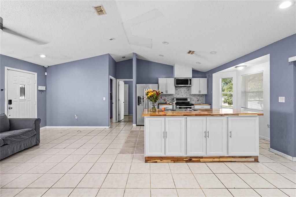 En Venta: $278,000 (3 camas, 2 baños, 1378 Pies cuadrados)