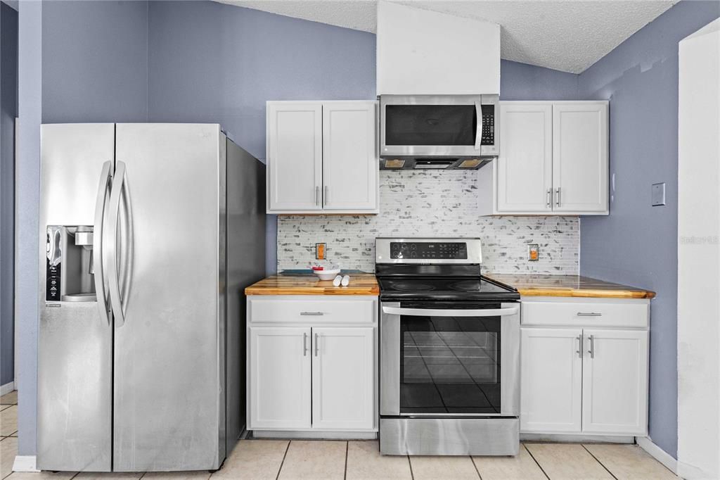 En Venta: $278,000 (3 camas, 2 baños, 1378 Pies cuadrados)