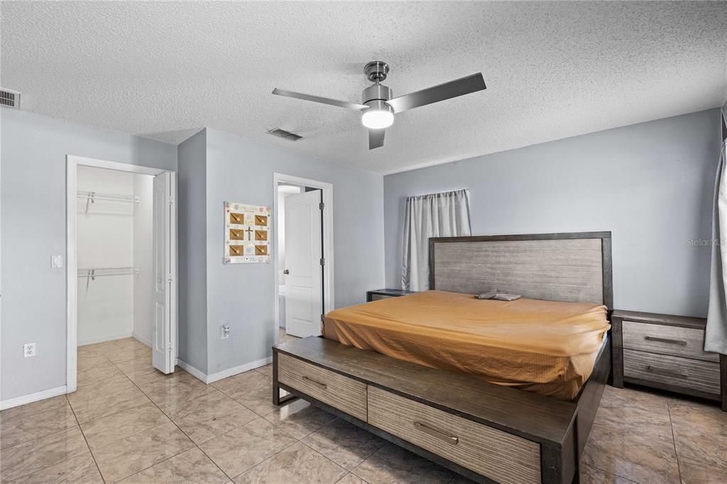 En Venta: $278,000 (3 camas, 2 baños, 1378 Pies cuadrados)