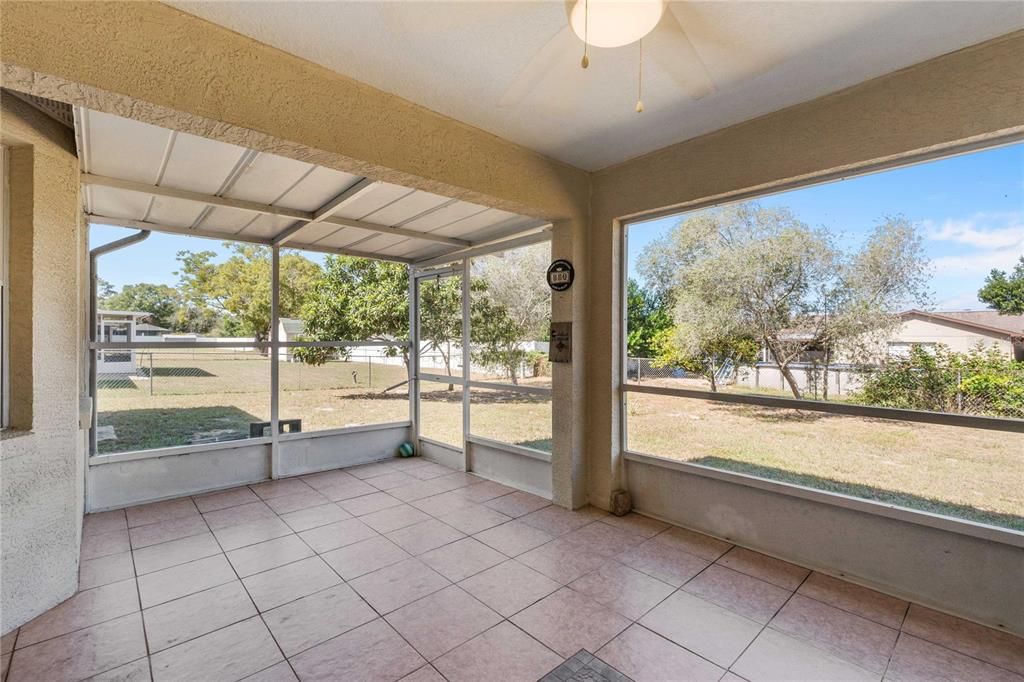 En Venta: $278,000 (3 camas, 2 baños, 1378 Pies cuadrados)