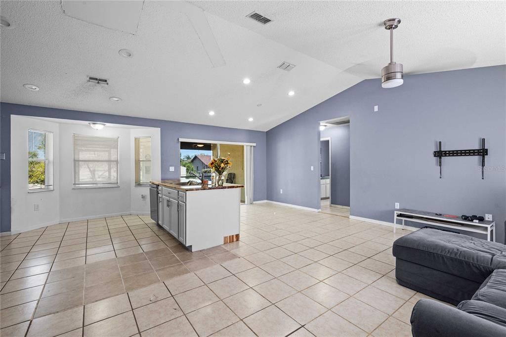 En Venta: $278,000 (3 camas, 2 baños, 1378 Pies cuadrados)