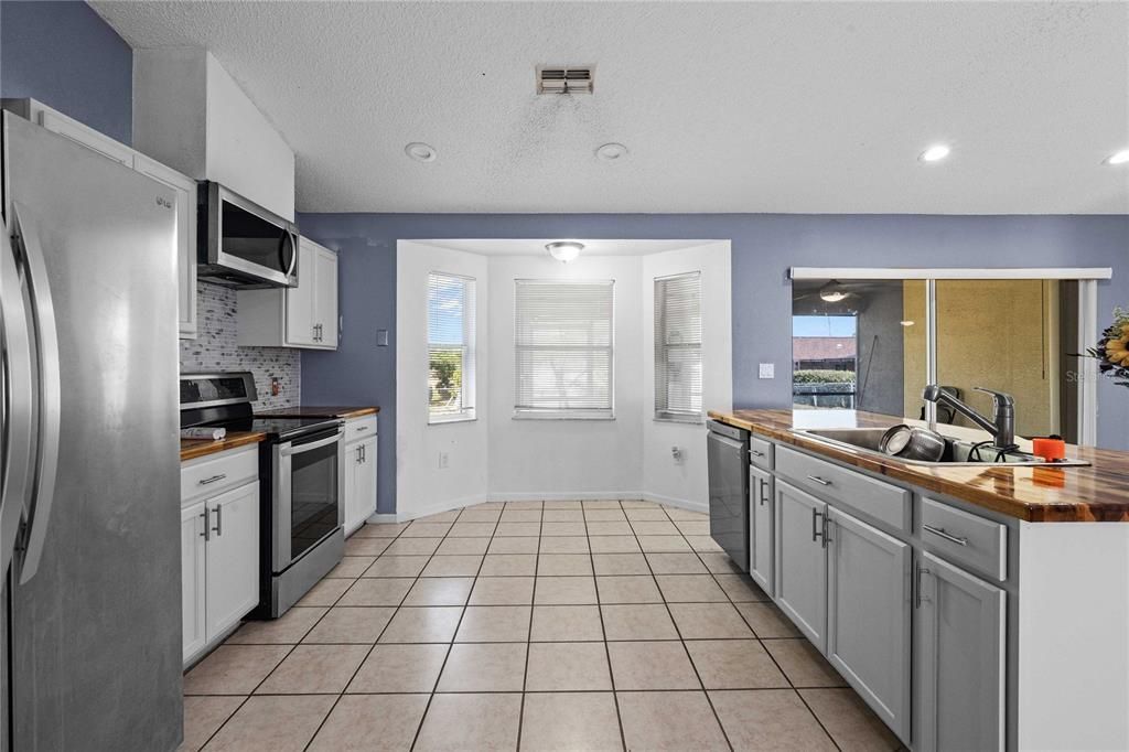 En Venta: $278,000 (3 camas, 2 baños, 1378 Pies cuadrados)