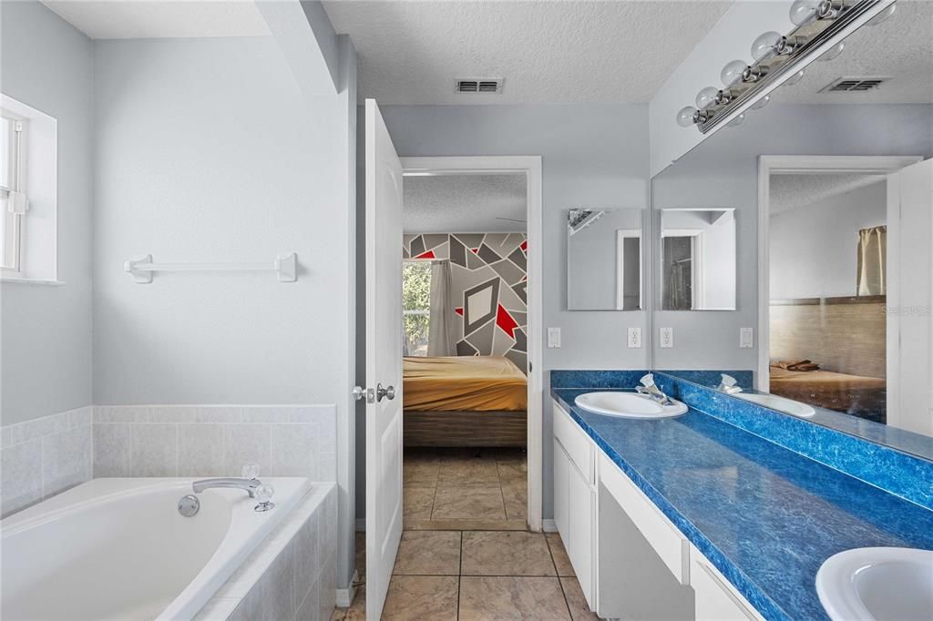 En Venta: $278,000 (3 camas, 2 baños, 1378 Pies cuadrados)