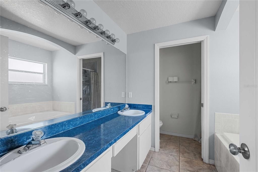 En Venta: $278,000 (3 camas, 2 baños, 1378 Pies cuadrados)