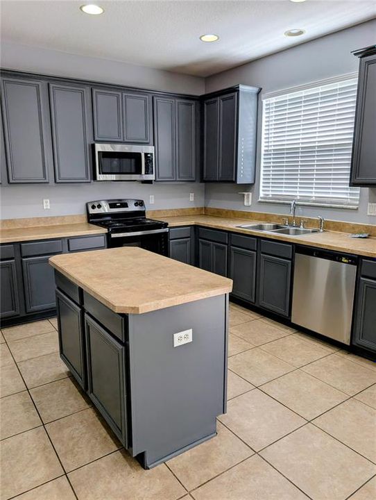 En Renta: $2,800 (4 camas, 3 baños, 2752 Pies cuadrados)