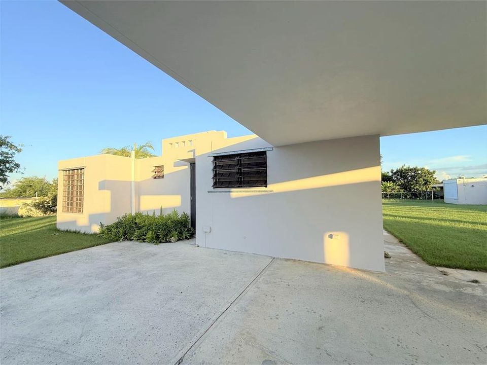 For Sale: $349,000 (3 beds, 2 baths, 11129 Square Feet)