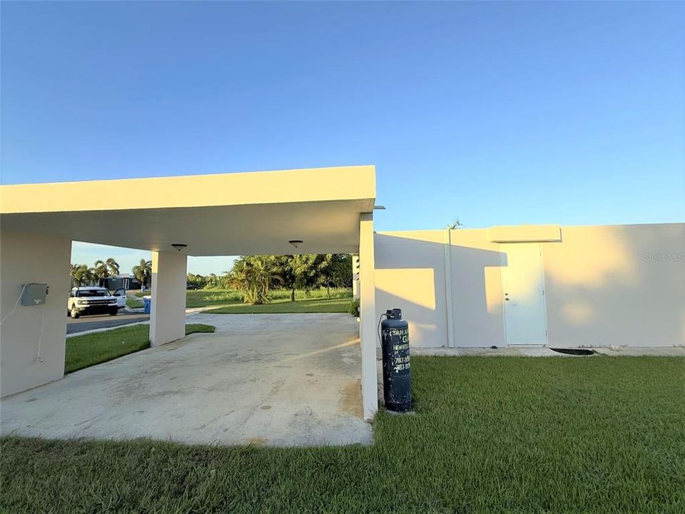 For Sale: $349,000 (3 beds, 2 baths, 11129 Square Feet)