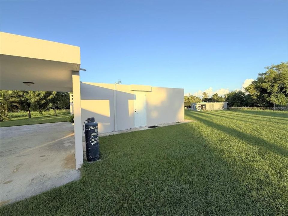 For Sale: $349,000 (3 beds, 2 baths, 11129 Square Feet)