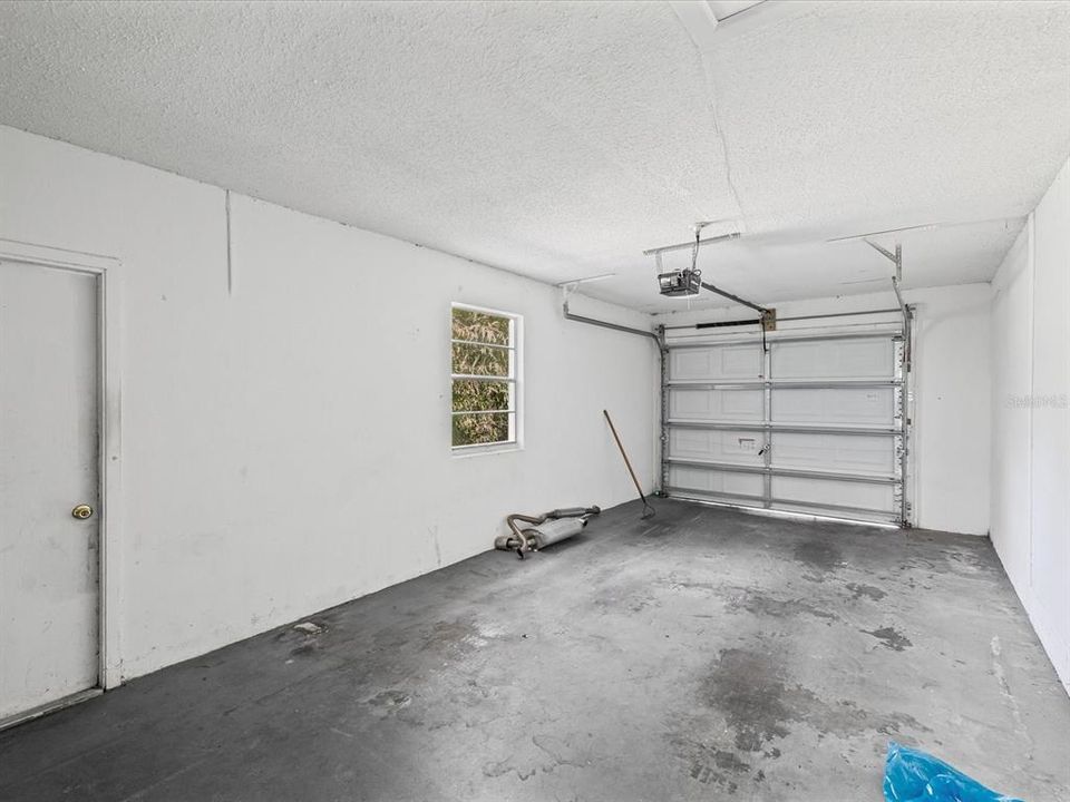 Active With Contract: $210,000 (3 beds, 2 baths, 1344 Square Feet)