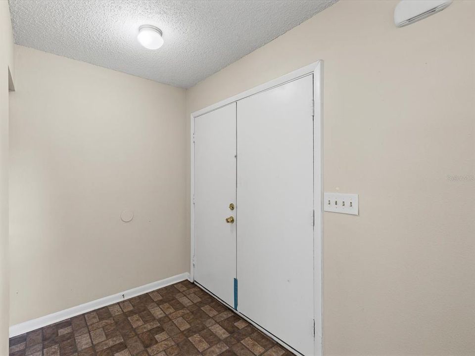 Active With Contract: $210,000 (3 beds, 2 baths, 1344 Square Feet)