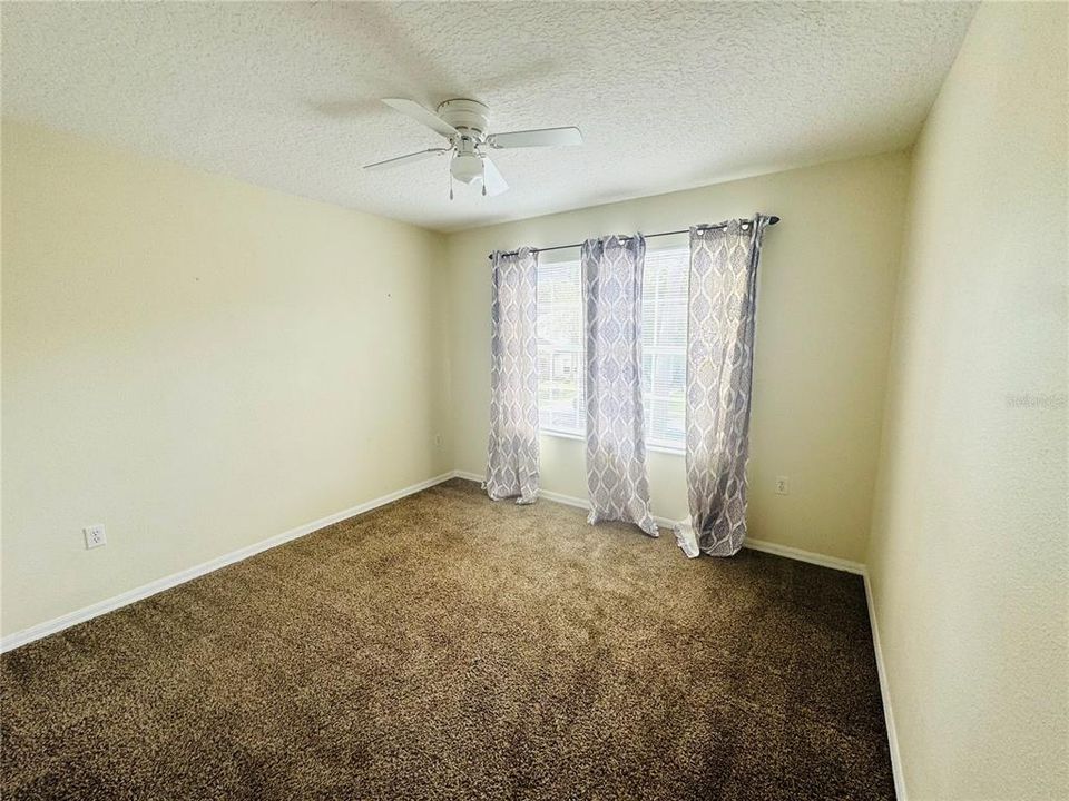 Activo con contrato: $2,700 (5 camas, 3 baños, 2565 Pies cuadrados)