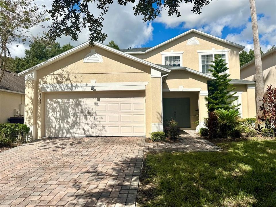 Activo con contrato: $2,700 (5 camas, 3 baños, 2565 Pies cuadrados)