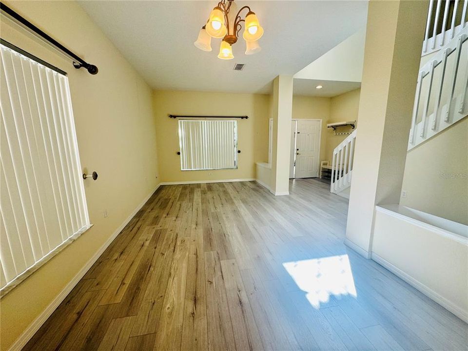 Activo con contrato: $2,700 (5 camas, 3 baños, 2565 Pies cuadrados)