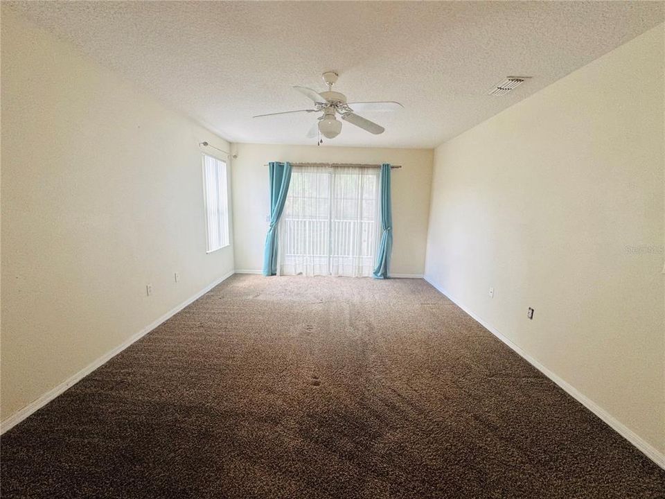 Activo con contrato: $2,700 (5 camas, 3 baños, 2565 Pies cuadrados)