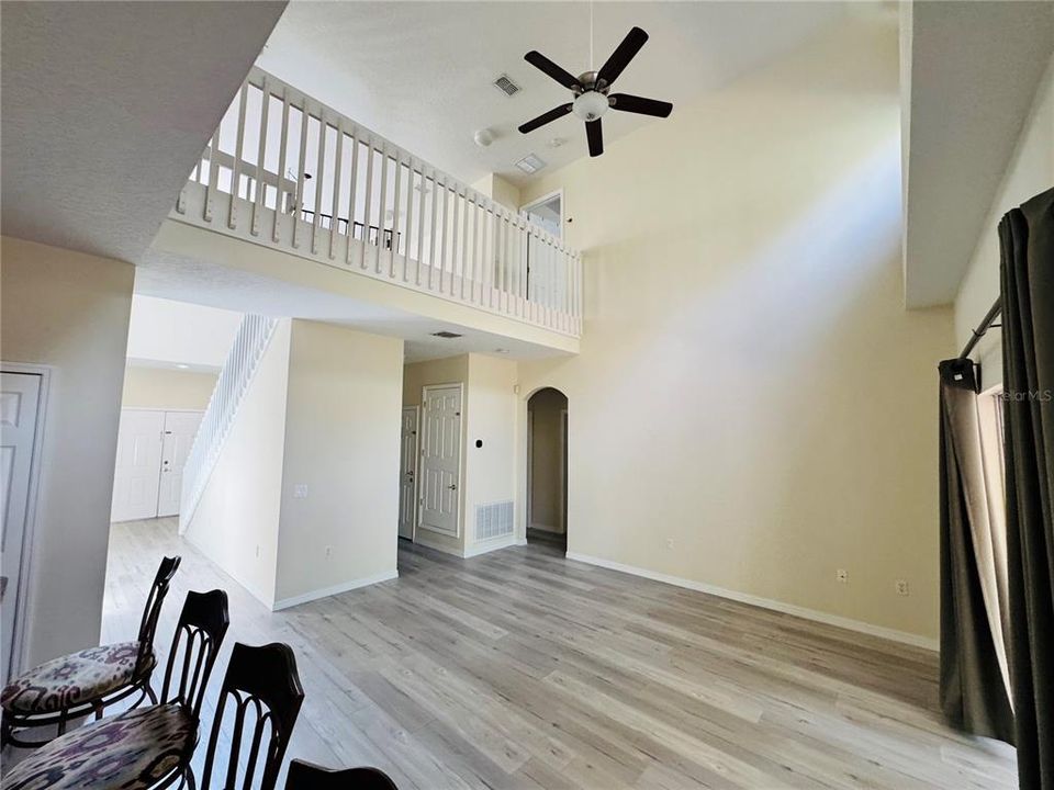 Activo con contrato: $2,700 (5 camas, 3 baños, 2565 Pies cuadrados)