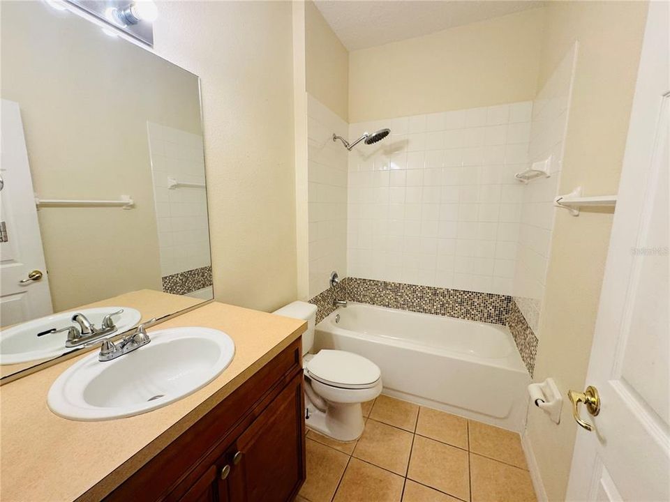 Activo con contrato: $2,700 (5 camas, 3 baños, 2565 Pies cuadrados)