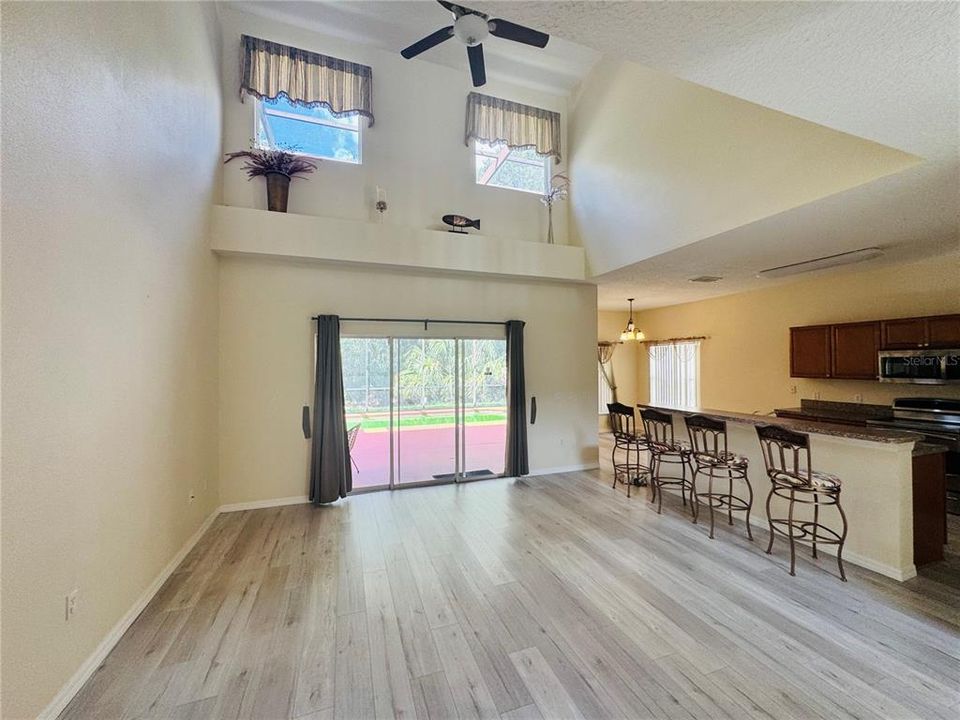 Activo con contrato: $2,700 (5 camas, 3 baños, 2565 Pies cuadrados)