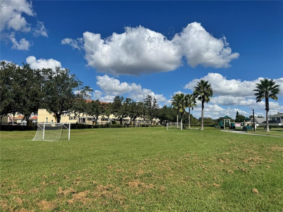 Activo con contrato: $2,700 (5 camas, 3 baños, 2565 Pies cuadrados)