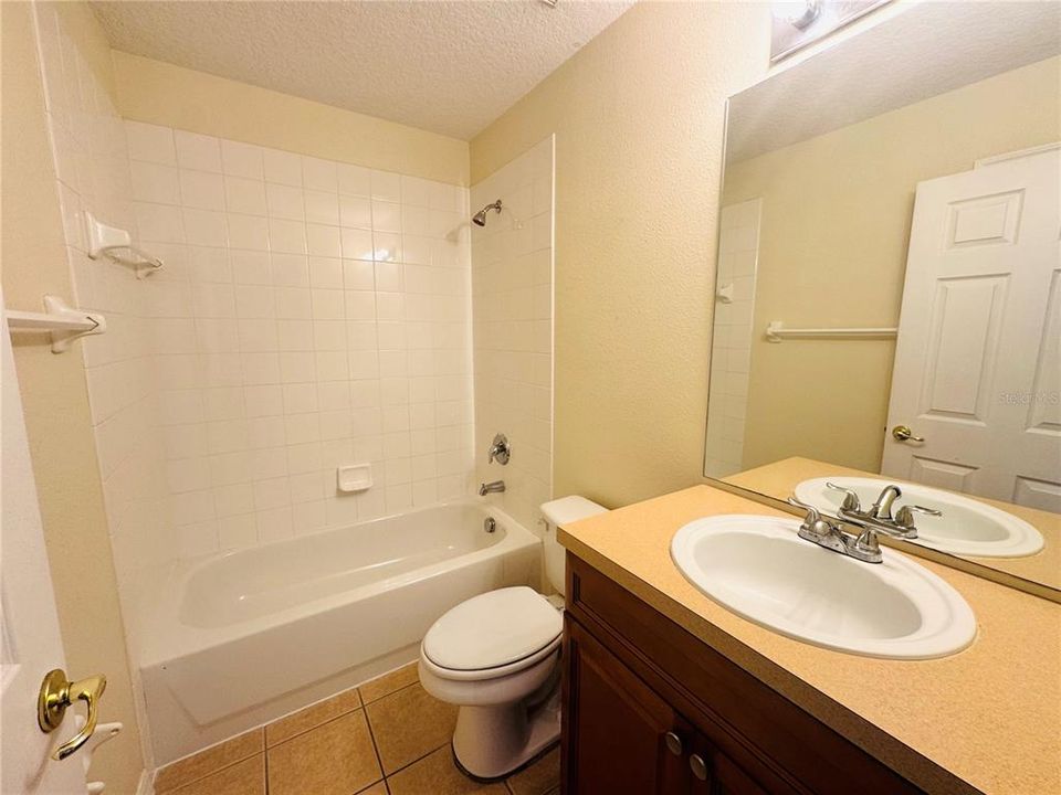 Activo con contrato: $2,700 (5 camas, 3 baños, 2565 Pies cuadrados)