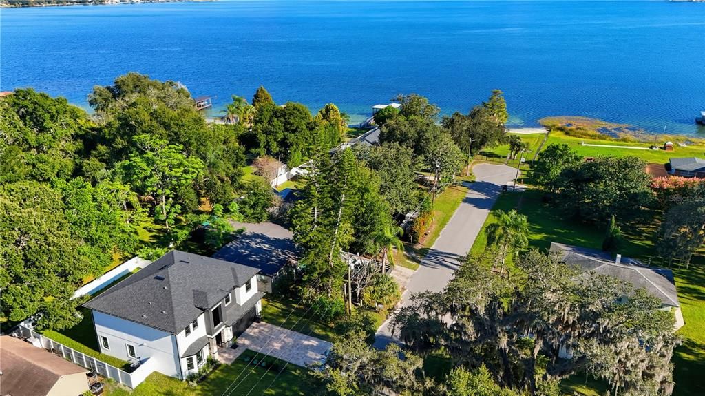 合同活跃: $865,000 (4 贝兹, 3 浴室, 2700 平方英尺)