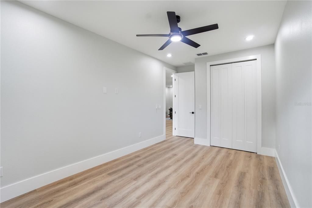 合同活跃: $865,000 (4 贝兹, 3 浴室, 2700 平方英尺)